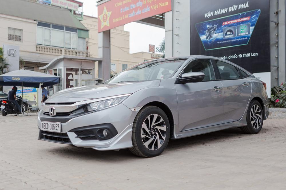 Giá lăn bánh xe Honda Civic 2018 hưởng thuế 0% vừa về Việt Nam a1