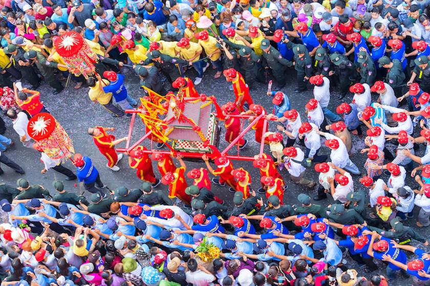 Tham gia lễ hội trong những chuyến du xuân là trải nghiệm thú vị, đáng nhớ dịp đầu năm.